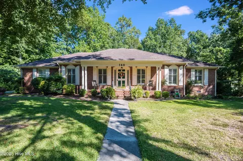 140 Epworth Dr, Jacksonville, NC 28546