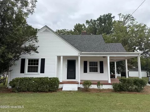 603 Woodrow St, Clinton, NC 28328