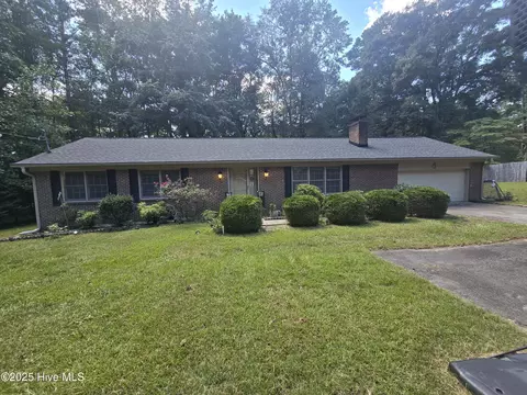 808 N Glenwood Trl, Southern Pines, NC 28387