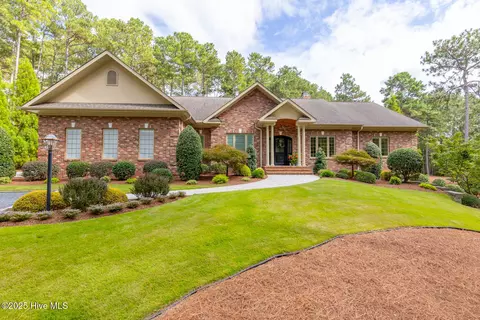 11 Whithorn Ct, Pinehurst, NC 28374