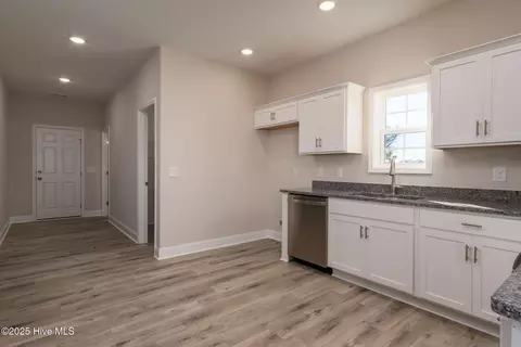 209 Shadow Grass Ct, Stella, NC 28582 photo 17