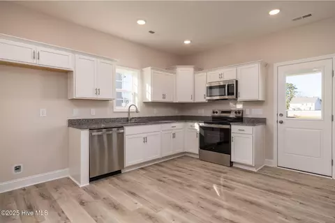 209 Shadow Grass Ct, Stella, NC 28582 photo 18