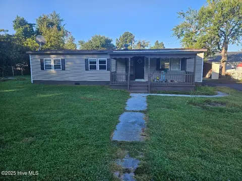 176 Pine St, New Bern, NC 28560
