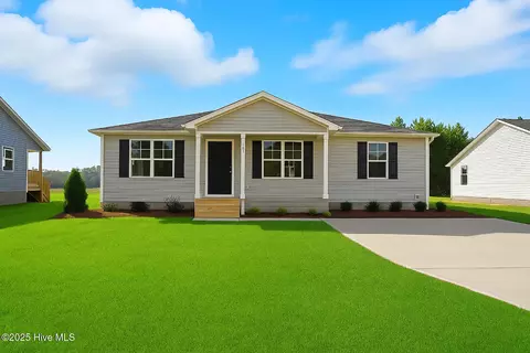 183 Page St, Teachey, NC 28464