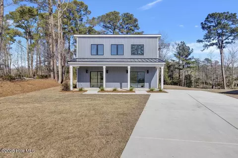 35 Tide Landing Ct, Hampstead, NC 28443