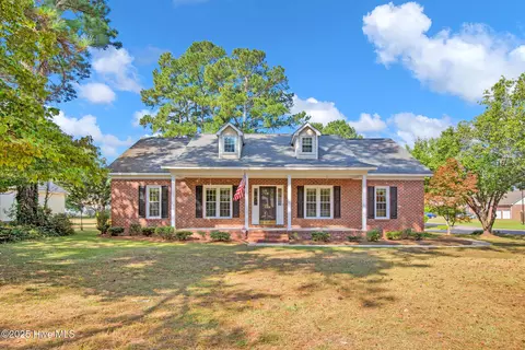 5358 S Forty Dr, Hope Mills, NC 28348