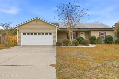 118 Magnolia Ln, Hubert, NC 28539
