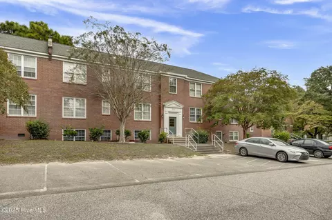 2940 Oleander Dr #F11, Wilmington, NC 28403