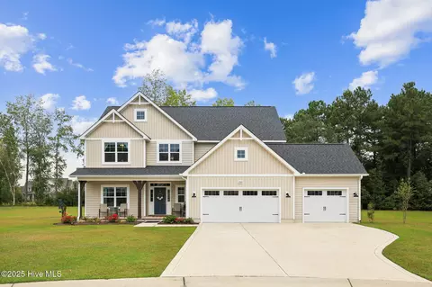 2203 Three Oaks Dr, Greenville, NC 27858