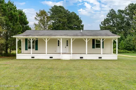 293 Willie Hatcher Rd, Chinquapin, NC 28521