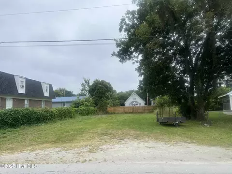 724 Oak St, New Bern, NC 28560