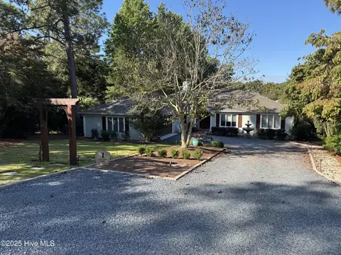 1 Chestnut Ln, Pinehurst, NC 28374