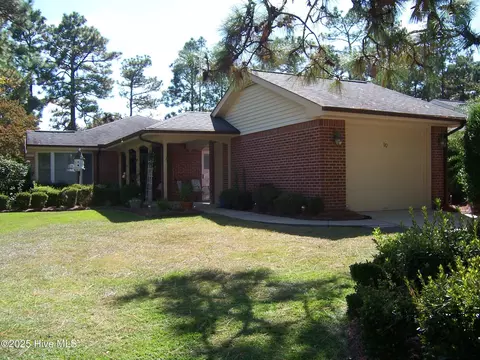 90 Pinehurst Trace Dr, Pinehurst, NC 28374