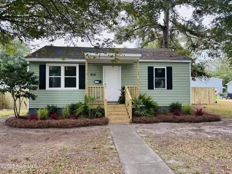 918 Tatum Dr, New Bern, NC 28560