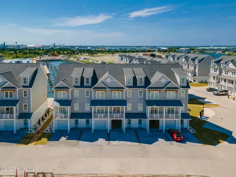200 Olde Towne Yacht Club Dr #32, Beaufort, NC 28516