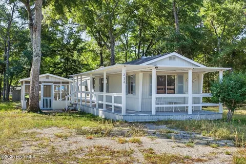 212 Dogwood Dr, Sunset Beach, NC 28468