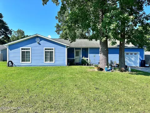 909 Springdale Dr, Jacksonville, NC 28540