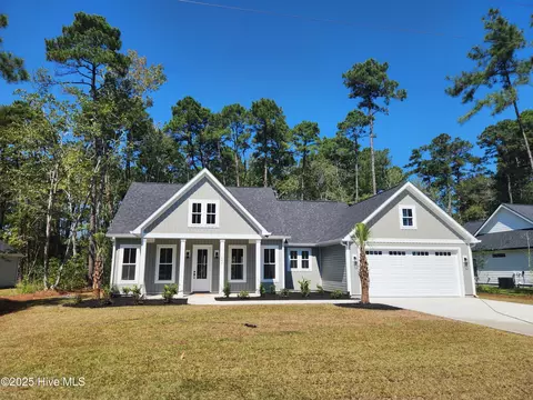 484 Oakwood Dr NW, Calabash, NC 28467