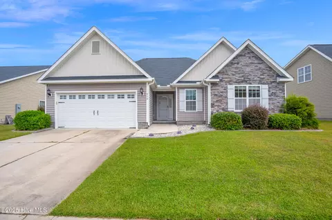 828 Emerald Park Dr, Winterville, NC 28590