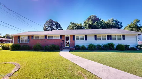 409 Henderson Dr, Jacksonville, NC 28540