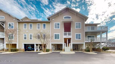 670 Saint Joseph St #204, Carolina Beach, NC 28428