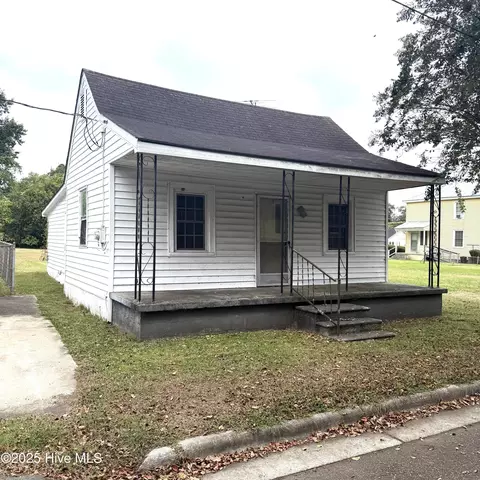 204 E Albemarle St, Edenton, NC 27932