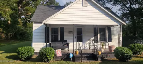 407 S Johnson St, Mount Olive, NC 28365