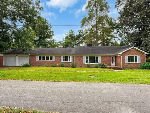 247 Farmlife Ave, Vanceboro, NC 28586