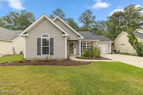 738 Oak Branches Close SE, Belville, NC 28451