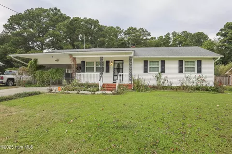 137 Cardinal Rd, Jacksonville, NC 28546