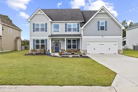 107 Pine Lakes Dr, Maple Hill, NC 28454