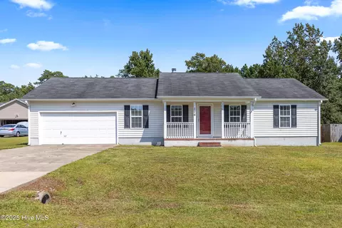 106 Constitution Ave, Jacksonville, NC 28540