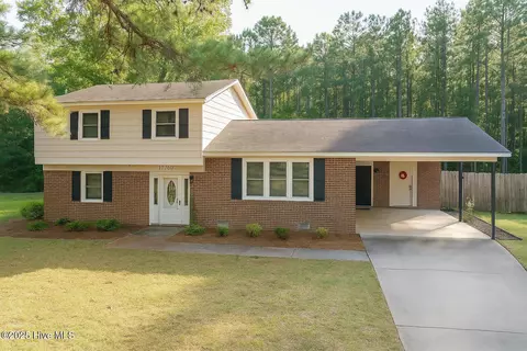 11760 Azalea Dr, Laurinburg, NC 28352