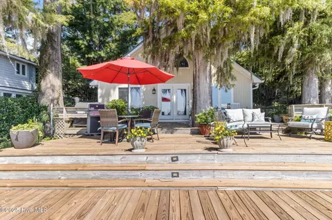 712 Canal Cove Rd, Lake Waccamaw, NC 28450