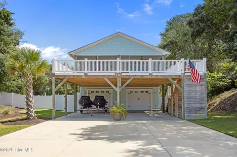 110 Periwinkle Dr, Emerald Isle, NC 28594