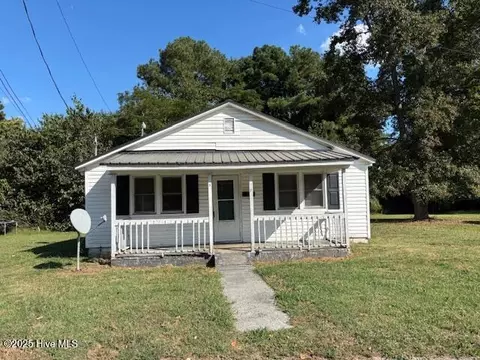 3645 Williams St, Farmville, NC 27828