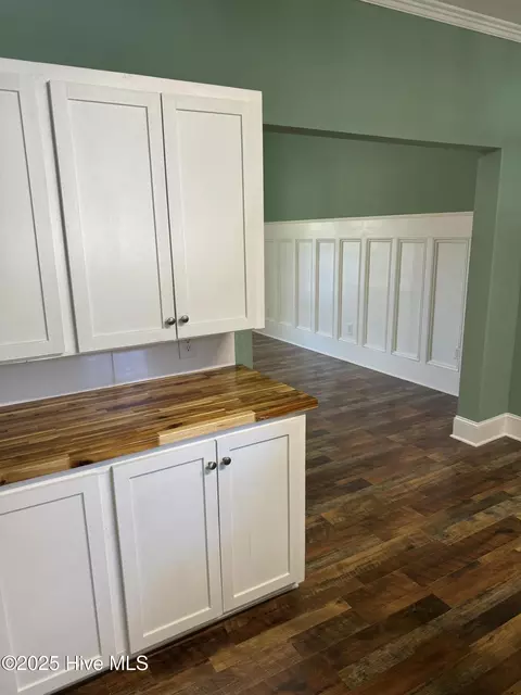 306 E Main St, Whitakers, NC 27891 photo 9