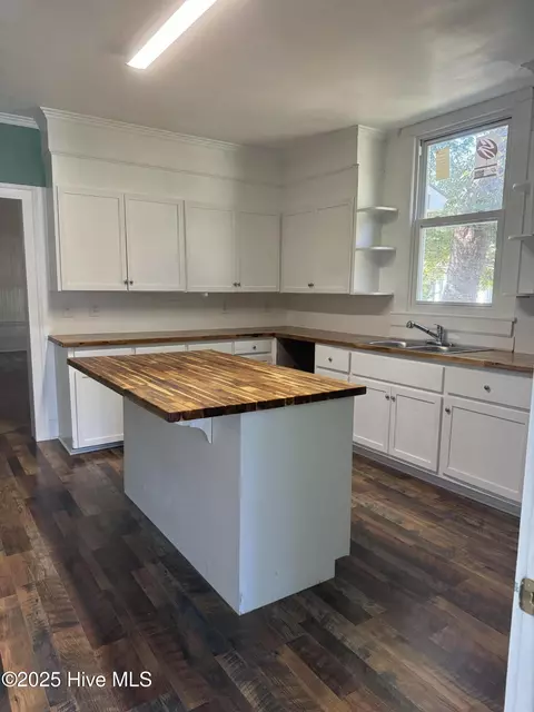 306 E Main St, Whitakers, NC 27891 photo 8