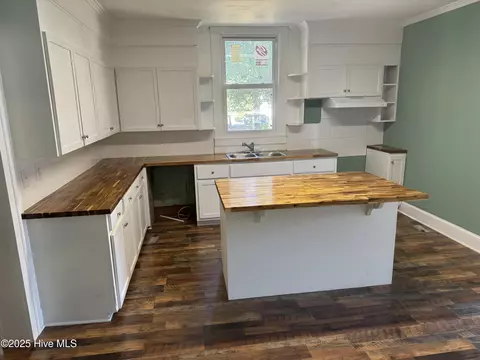 306 E Main St, Whitakers, NC 27891 photo 7