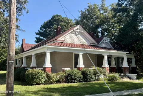 306 E Main St, Whitakers, NC 27891 photo 2