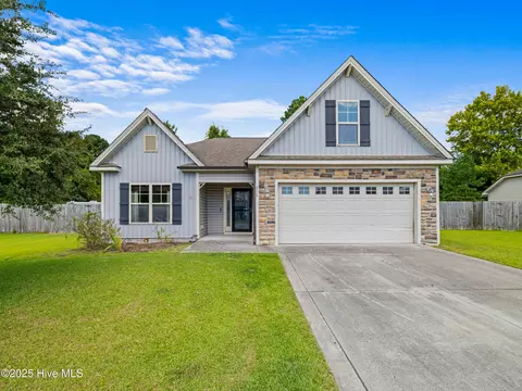 218 Hidden Oaks Dr, Jacksonville, NC 28546