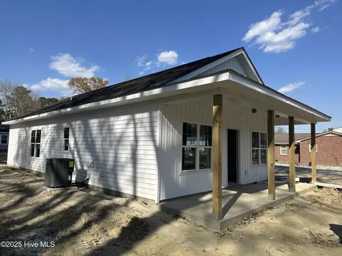 111 Colbert Ln, Hampstead, NC 28443 photo 2