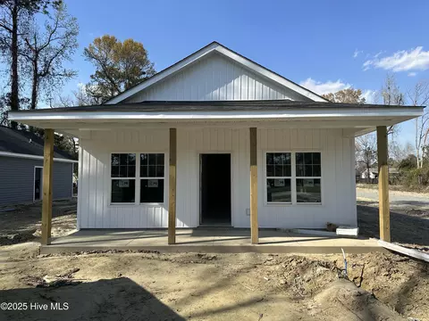 111 Colbert Ln, Hampstead, NC 28443