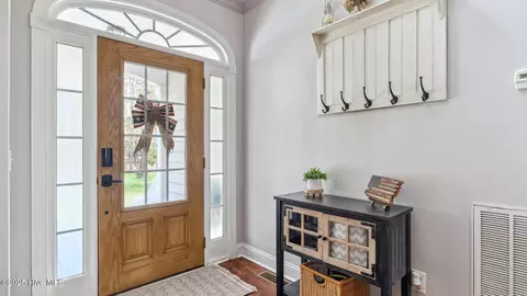 Entry Way - 8 Lodge Pole Ln, Pinehurst, NC 28374 photo 1 of 2