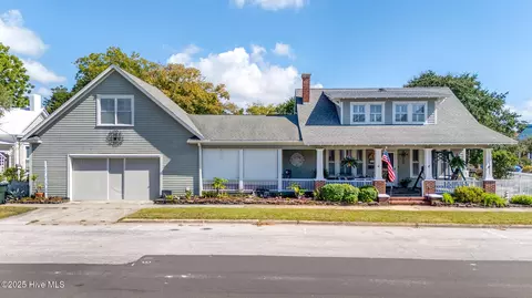 217 Broad St, Beaufort, NC 28516