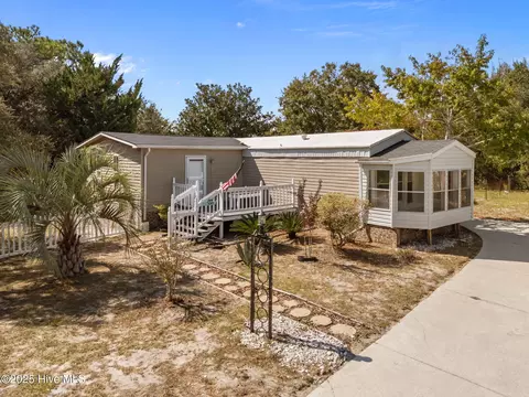 4243 Main Sail St SE, Southport, NC 28461