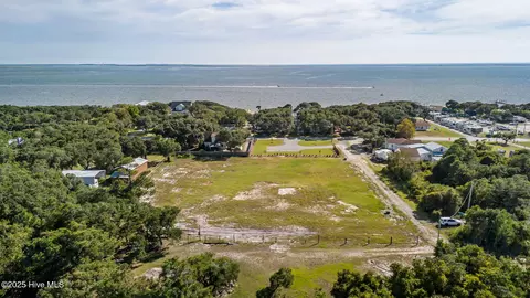 177 Huntley Rd, Harkers Island, NC 28531