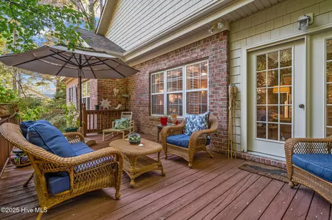 Exterior - 109 E Sanderling Cir, Hampstead, NC 28443 photo 8 of 11