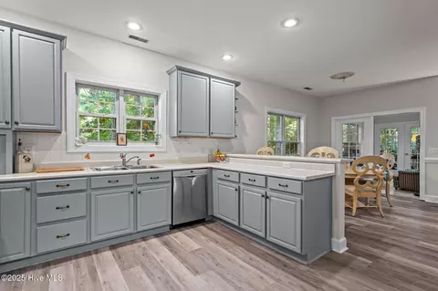 Kitchen - 109 E Sanderling Cir, Hampstead, NC 28443 photo 4 of 4