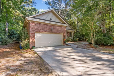 Exterior - 109 E Sanderling Cir, Hampstead, NC 28443 photo 2 of 11